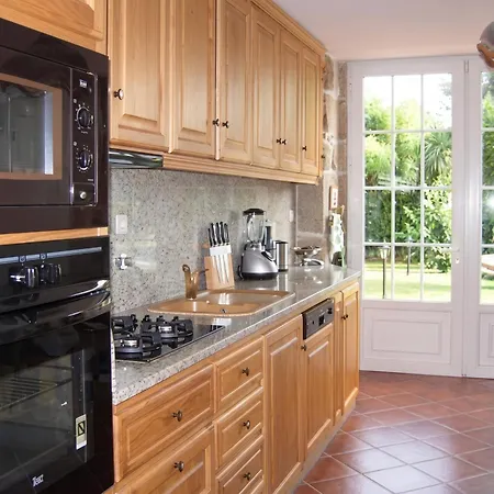 Charming With Mountain View In Pedraca, Pool
